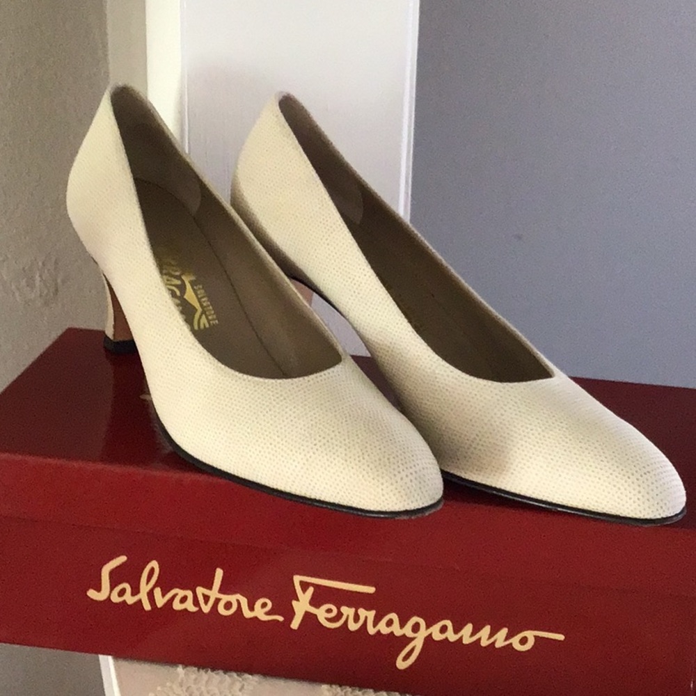 VTG-Salvatore Ferragamo Pebbled Suede Shoes